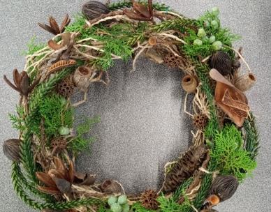 Botanic art: Seasonal wreaths