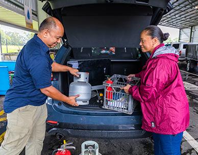 Man and woman emptying hazardous waste items from the back of their car at Willawong Resource Recovery Centre